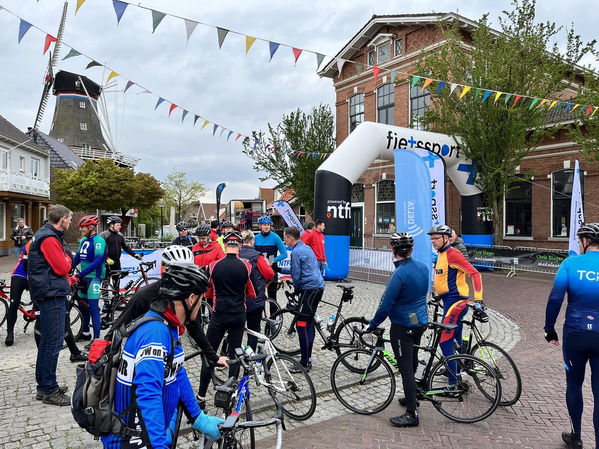 WWierdentocht's tweet photo. 🚴‍♂️Het zit erop. We danken iedereen die meegeholpen heeft er een succesvolle 34e #WWT2022 van te maken. Ondanks dat we op meer dan 450 deelnemers gehoopt hadden staat de kwaliteit, ook na drie jaar coronapauze, kaarsrecht overeind. Getuige alle complimenten🙏 Tot in 2023🍀🤞 https://t.co/55AkxCNQ42