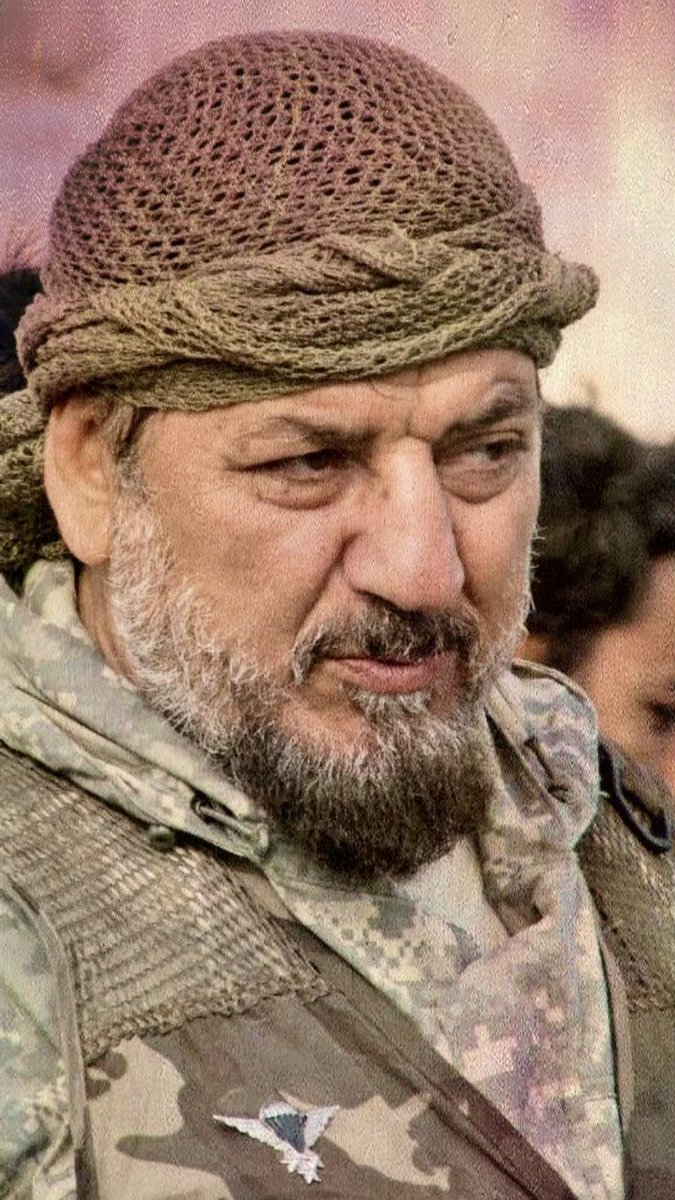 AbuHeidar's tweet photo. حاجی رو کلمات نمیتونن وصفش کنن.
مرد شماره یک خلیج فارس.
استاد شهید حاج قاسم سلیمانی. 
#شهید_حاج_محمد_ناظری
#روز_ملی_خلیج_فارس https://t.co/ntOECFC9FR
