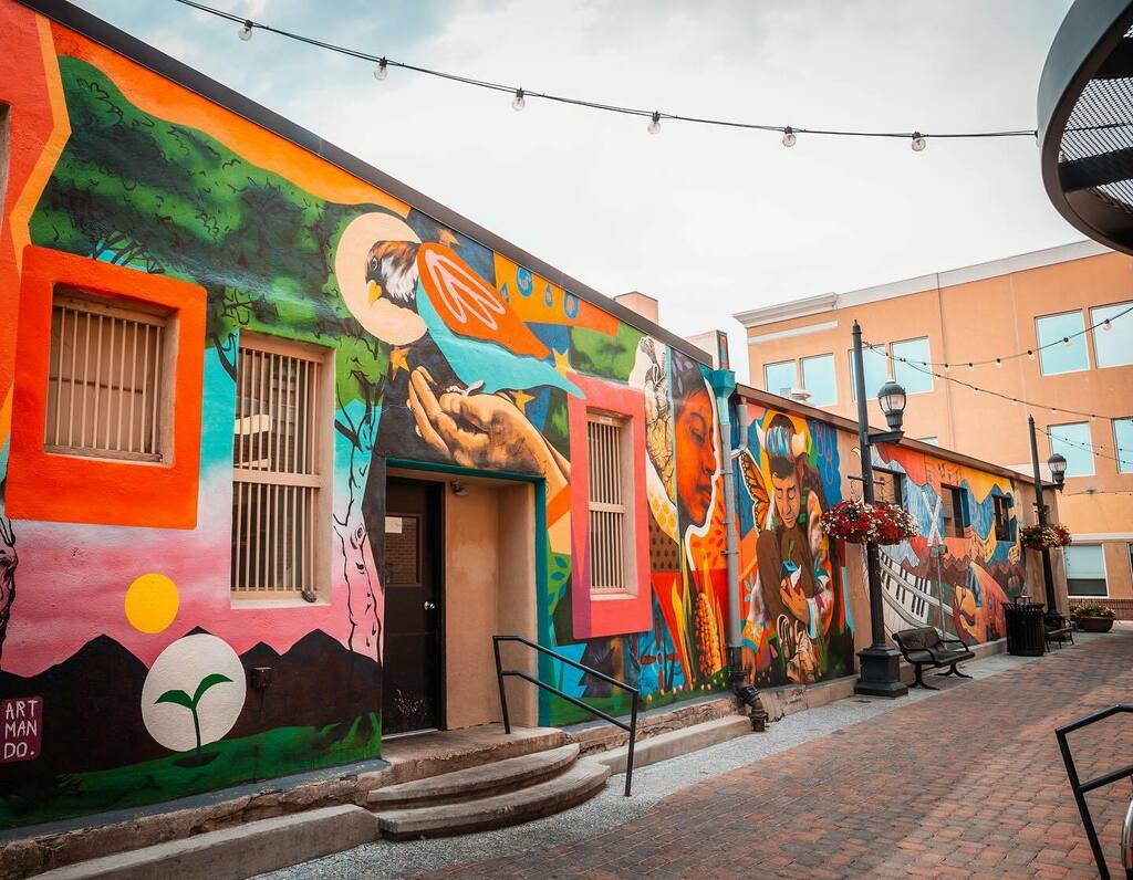 VisitFtCollins's tweet photo. Thanks to a community commitment to public art all around the city, the walls and streets of Fort Collins have become some of the best canvases for local art. 🎨 #VisitFtCollins #VisitFortCollins #ColoradoLive https://t.co/j7onIZ90Ni https://t.co/gQcxmDqHSe