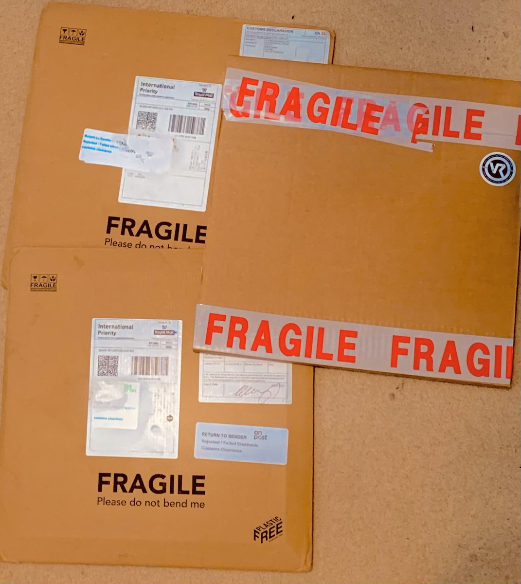 Competition time 💯🎯 

These returned packages 📦 have already been re fulfilled. 
We have no idea what is in them 😳We are going to give them away and resend to three lucky winners 🎯
To be entered all you have to do is ‘Share’ this post! 
Winner’s announced Saturday 7th May