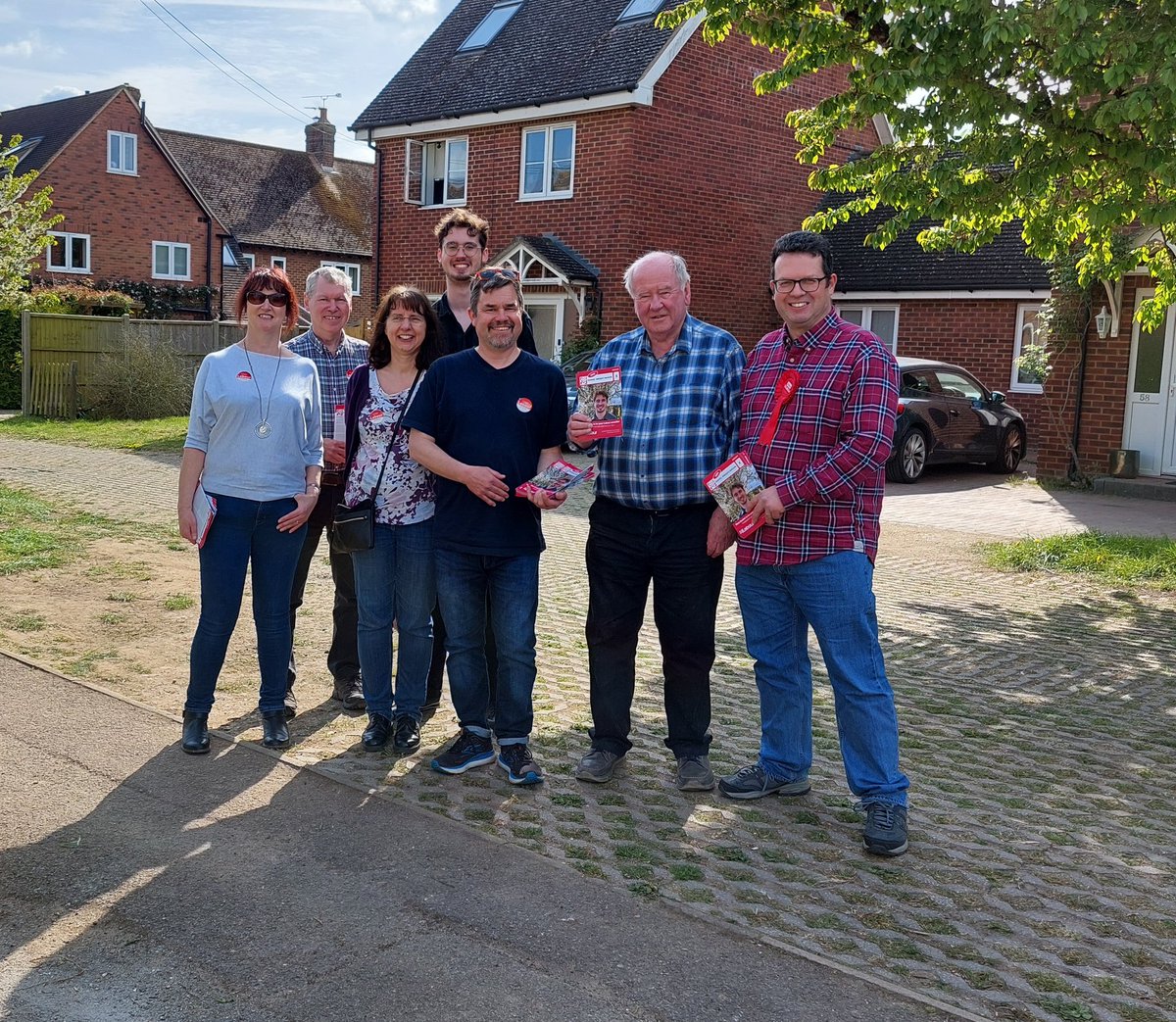 NDM66's tweet image. Out on the #labourdoorstep in glorious weather in #Codicote.

@NorthHertsLab @StevenageLabour