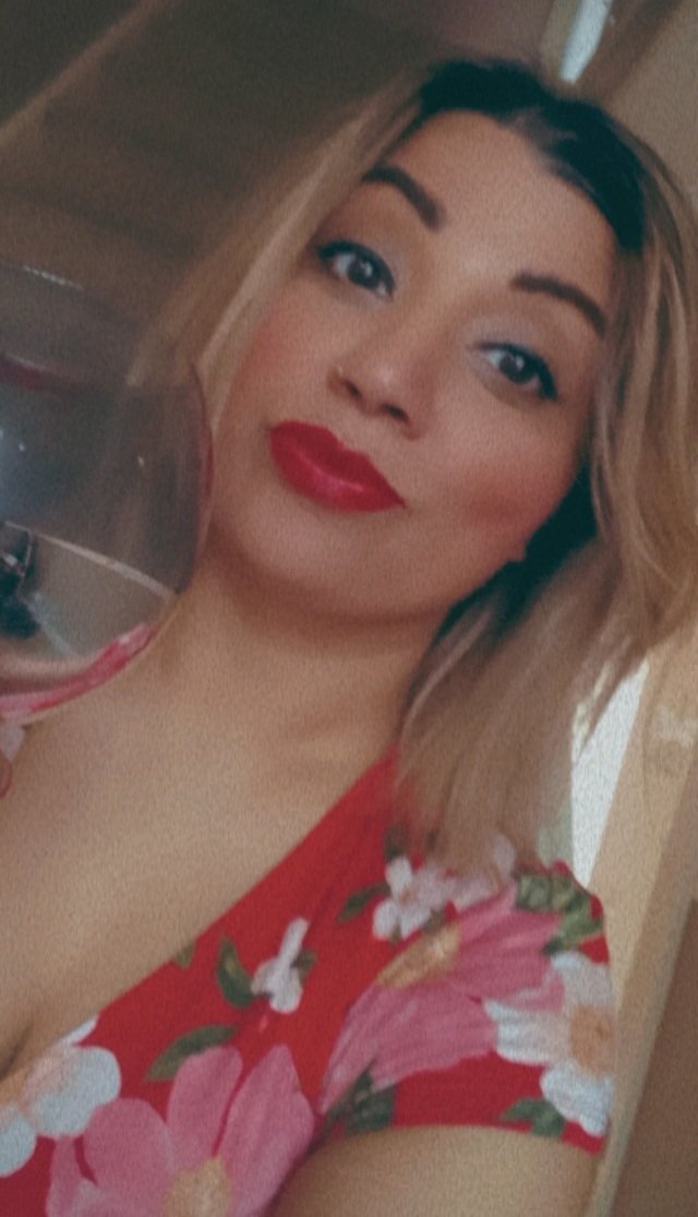 NeetaB_'s tweet photo. Cheers everyone! 🍺🍷🍻🥳 I bloody love #BankHolidayWeekends ❤ https://t.co/RzFjfwxtka