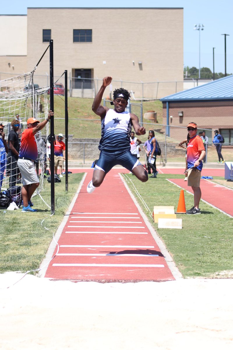 willembrychev's tweet photo. After a hard fought battle, proud to say that I'm the two time region champion in triple jump! I also played a part in qualifying my team for the 4x200 and 4x400! @SGTrack @SGHFootball @CoachDeMeio1 @coachamyles @CoachBryanLamar https://t.co/YWb2qkjgIu