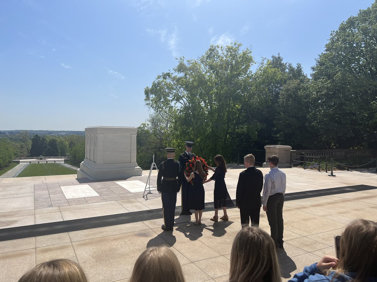 Jennifer Hiller tweet media