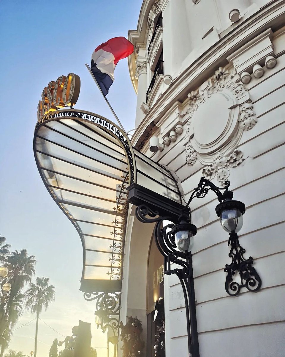 NegrescoHotel's tweet photo. Dès les premières marches franchies, bienvenus au Negresco, Un Héritage, Une Légende. Le charme opère à chaque fois ! Photo by @fannypassport #LeNegresco #UnHeritageUneLegende #CoteDAzurFrance #PromenadeDesAnglais #FutureTravelGuide https://t.co/PnnUegQXwK