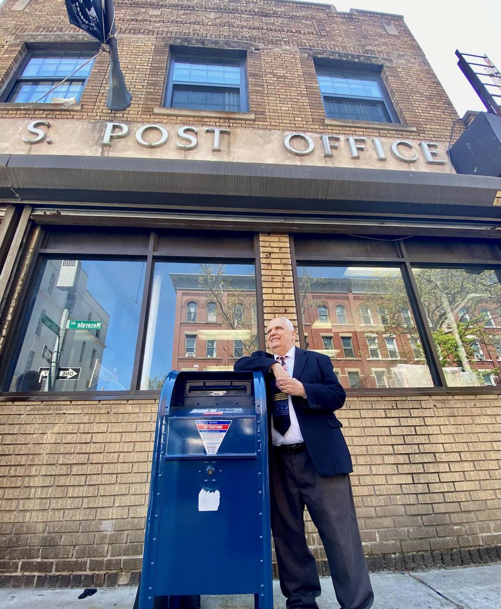 emiliainnyc's tweet image. Full house of Greenpointers joining @RepMaloney @SenSchumer to make @assemblymanjoe&apos;s Joseph R. Lentol Post Office official 🥳