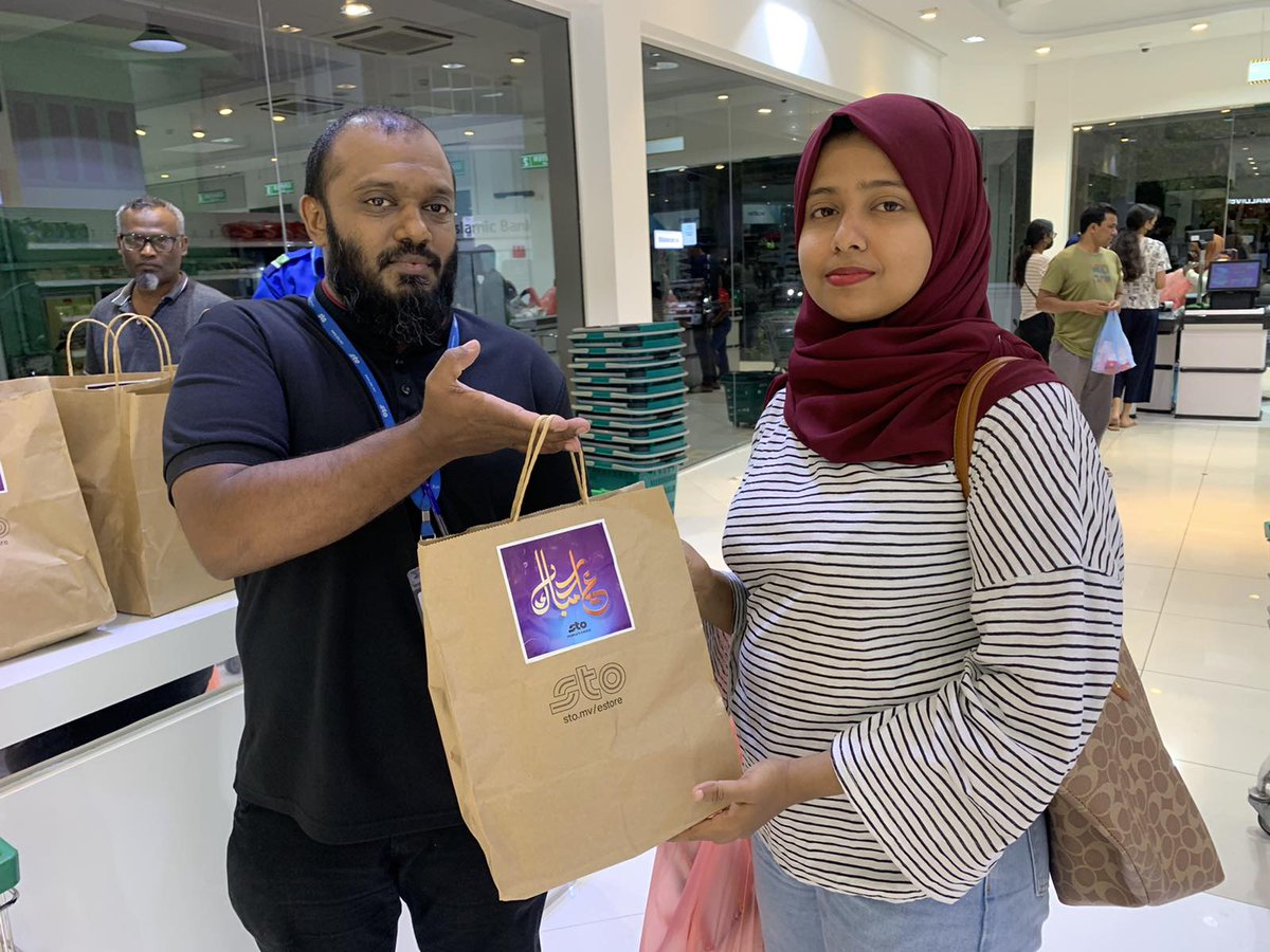 stopcmv's tweet image. Eid is around the corner! 😃Drop by our store and enjoy a complimentary Eid gift 😊 🎁🌙