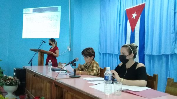 MinasMatahambre's tweet photo. Desarrollan la XXXI Sesión Ordinaria del XVII mandato de la #AsambleaPoderPopular en #MinasdeMatahambre #PinardelRío 
Dirige la cita Miriam Martínez Veloz, Presidenta de la Asamblea en el territorio. 
Informan los resultados de trabajo del Tribunal durante el año 2021. https://t.co/pBgNcpazmp