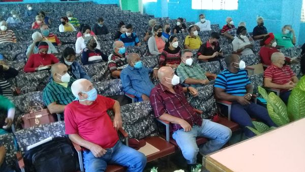 MinasMatahambre's tweet photo. Desarrollan la XXXI Sesión Ordinaria del XVII mandato de la #AsambleaPoderPopular en #MinasdeMatahambre #PinardelRío 
Dirige la cita Miriam Martínez Veloz, Presidenta de la Asamblea en el territorio. 
Informan los resultados de trabajo del Tribunal durante el año 2021. https://t.co/pBgNcpazmp