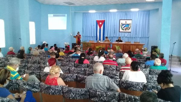 MinasMatahambre's tweet photo. Desarrollan la XXXI Sesión Ordinaria del XVII mandato de la #AsambleaPoderPopular en #MinasdeMatahambre #PinardelRío 
Dirige la cita Miriam Martínez Veloz, Presidenta de la Asamblea en el territorio. 
Informan los resultados de trabajo del Tribunal durante el año 2021. https://t.co/pBgNcpazmp