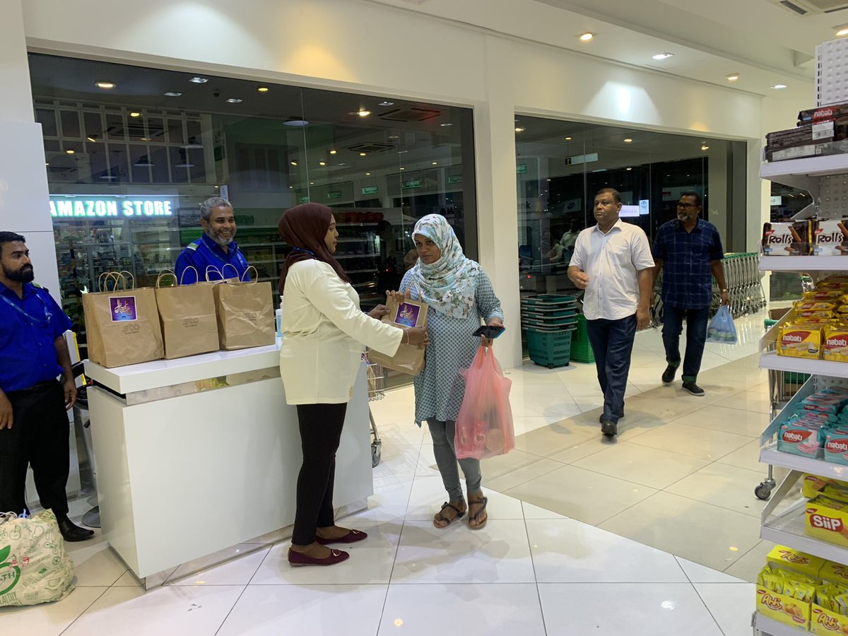 stopcmv's tweet image. Eid is around the corner! 😃Drop by our store and enjoy a complimentary Eid gift 😊 🎁🌙