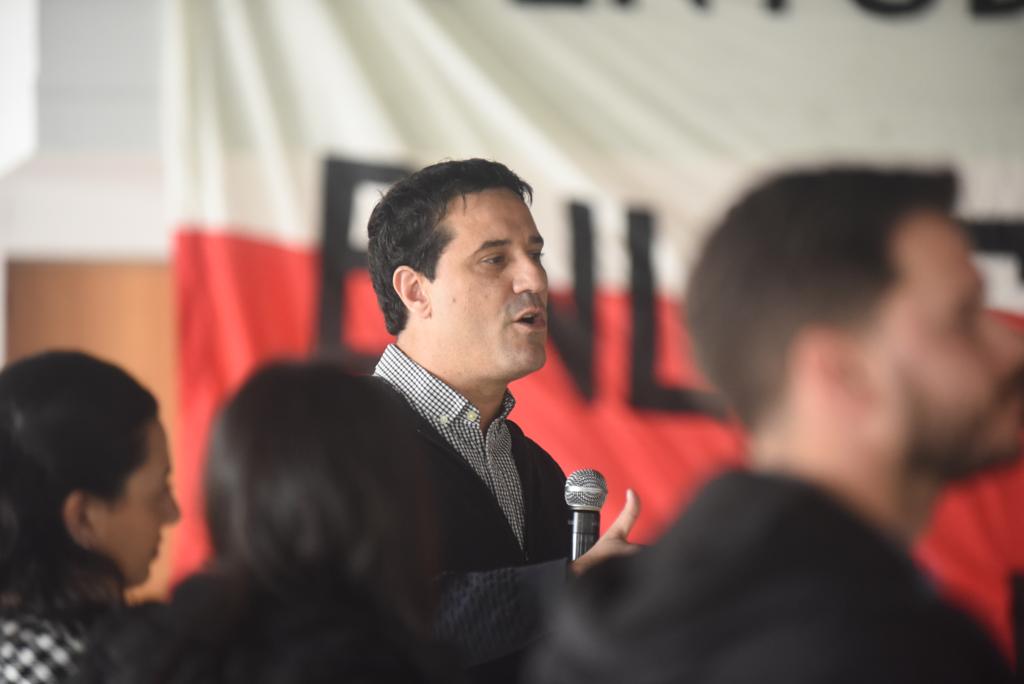 Acompañé a la Juventud Radical en el Comité Federal que se hizo en La Plata. El futuro son ellos, por eso es importante siempre mantener el compromiso con la política, con la Argentina y con el otro. 

<a href="/JuanFloresOk/">Juan Flores Revillot</a>
<a href="/andresmalamud/">Andrés Malamud</a>