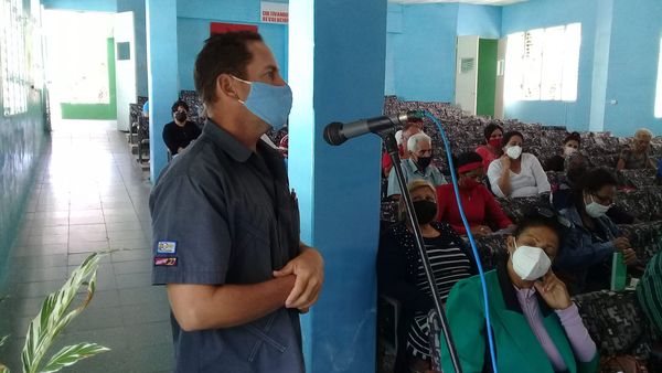 MinasMatahambre's tweet photo. Aumentar la producción de alimentos en #MinasdeMatahambre #PinardelRío constituyó un asunto puntual evaluado en la #AsambleaPoderPopular por los delegados. 
Aplicar la ciencia al surco y perfeccionar la comercialización se torna indispensable. #CubaViveYTrabaja https://t.co/wKRSB2BBH2