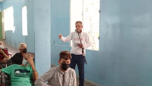 MinasMatahambre's tweet photo. Aumentar la producción de alimentos en #MinasdeMatahambre #PinardelRío constituyó un asunto puntual evaluado en la #AsambleaPoderPopular por los delegados. 
Aplicar la ciencia al surco y perfeccionar la comercialización se torna indispensable. #CubaViveYTrabaja https://t.co/wKRSB2BBH2