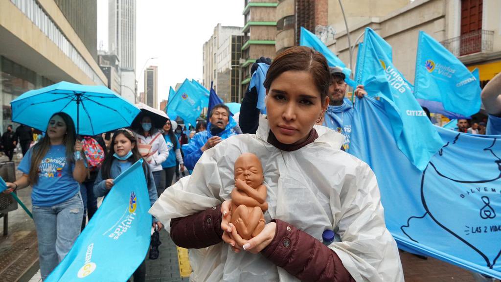 JohnMiltonR_'s tweet photo. Este es el tamaño de un bebé que la Corte Constitucional permite asesinar. La vida es sagrada desde su concepción. #SomosProVida #ColombiaProvida #JohnMiltonPresidenteVa https://t.co/5PT43LWxsO