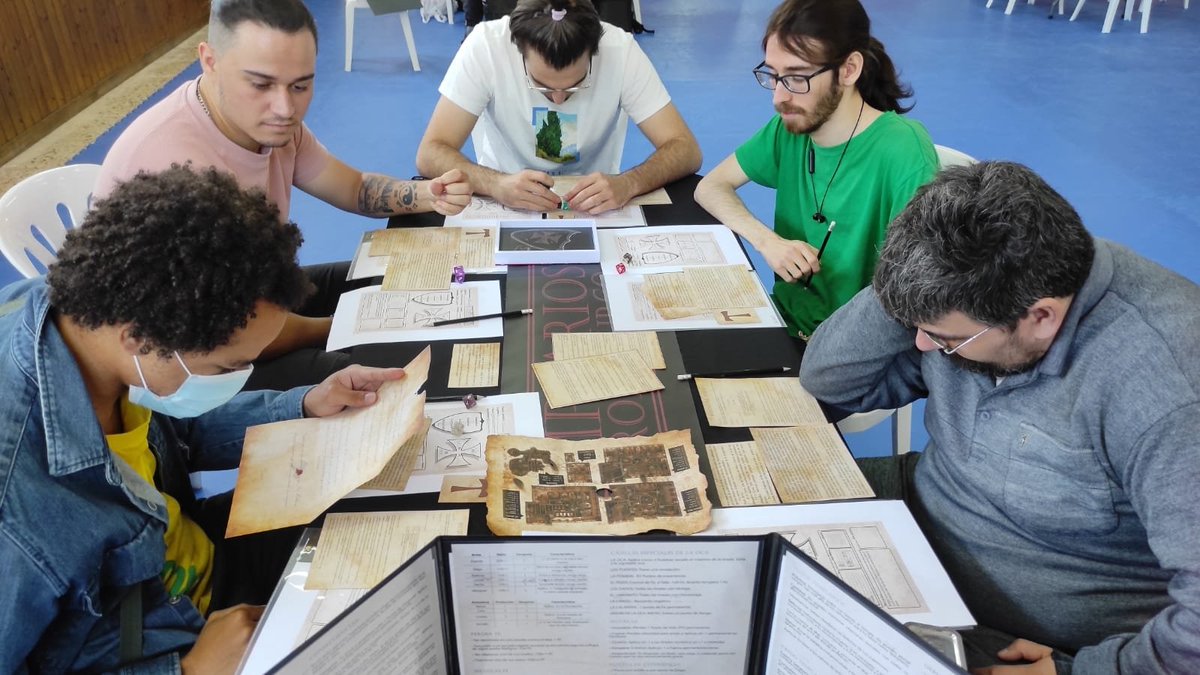 toriolk's tweet photo. Primera partida de #TemplariosenCoronaburgo en la #ComarCON22 bajo la dirección de @FonxoXIII. ¡Todo un éxito! Hazte con una copia del juego #TeC en el stand de @rat_dice
#JuegosdeRol #JuegosdeMesa @lacomarcon https://t.co/dC1GCKLiWj