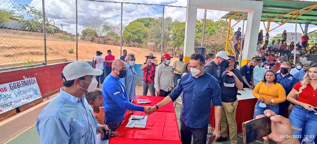 DiGasGuarico's tweet photo. Ayer || Acompañamos al Gob. @josemvasquez, durante la Jornada de trabajo de Gobierno de Calle, en el Municipio #ElSocorro, en compañía de los demás integrantes del gobierno regional, dando respuesta directa al pueblo.

@Gob_Guarico
#GestiónParaElPueblo
#EnCuerpoYAlmaPorGuárico https://t.co/67GX6S8EiL