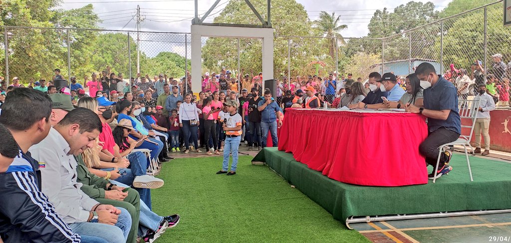 Ayer || Acompañamos al Gob. <a href="/josemvasquez/">José Vásquez</a>, durante la Jornada de trabajo de Gobierno de Calle, en el Municipio #ElSocorro, en compañía de los demás integrantes del gobierno regional, dando respuesta directa al pueblo.

<a href="/Gob_Guarico/">Gobierno de Guárico</a>
#GestiónParaElPueblo
#EnCuerpoYAlmaPorGuárico