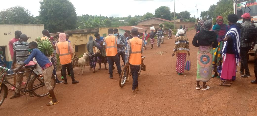 RutareRyvcp's tweet photo. Uyu munsi tariki 30/04/2022
Urubyuruko rw'abakorerabushake ba #Rutare twakomeje ubukangurambaga mu kurwanya #covid-19 hano mu isoko rya Rutare
#Gicumbi
#Rutare 
#Youthvolunteers https://t.co/qqiAUJG0X2