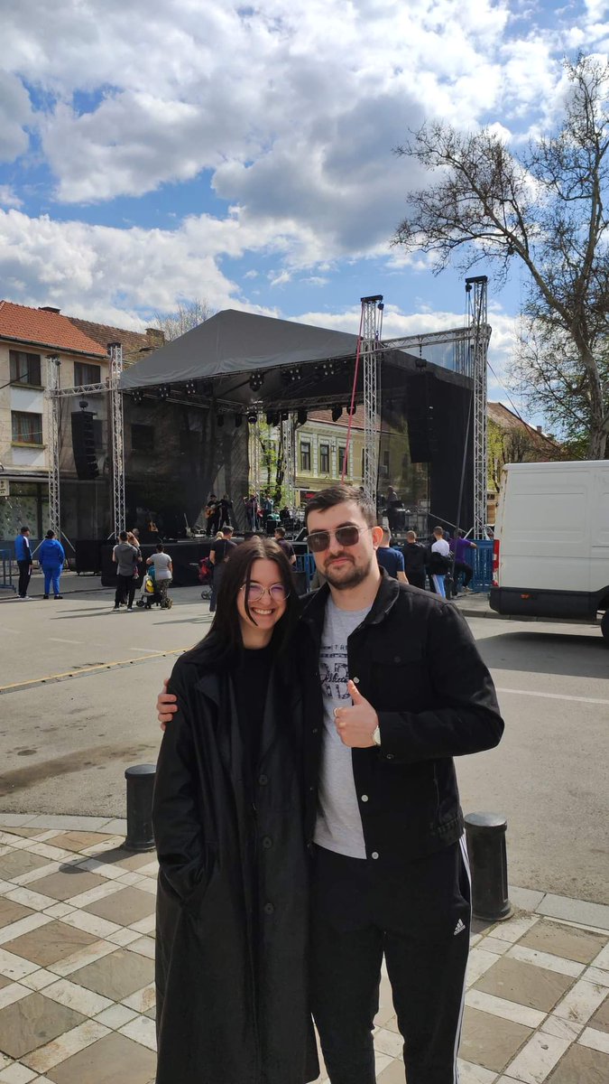PosaAlexandru's tweet photo. CU FAMILIA LA BISTRITA LA STEFAN BANICA JR. LA CONCERT @boalacopiilor TU LIPSESTI https://t.co/QnCnpibIiy