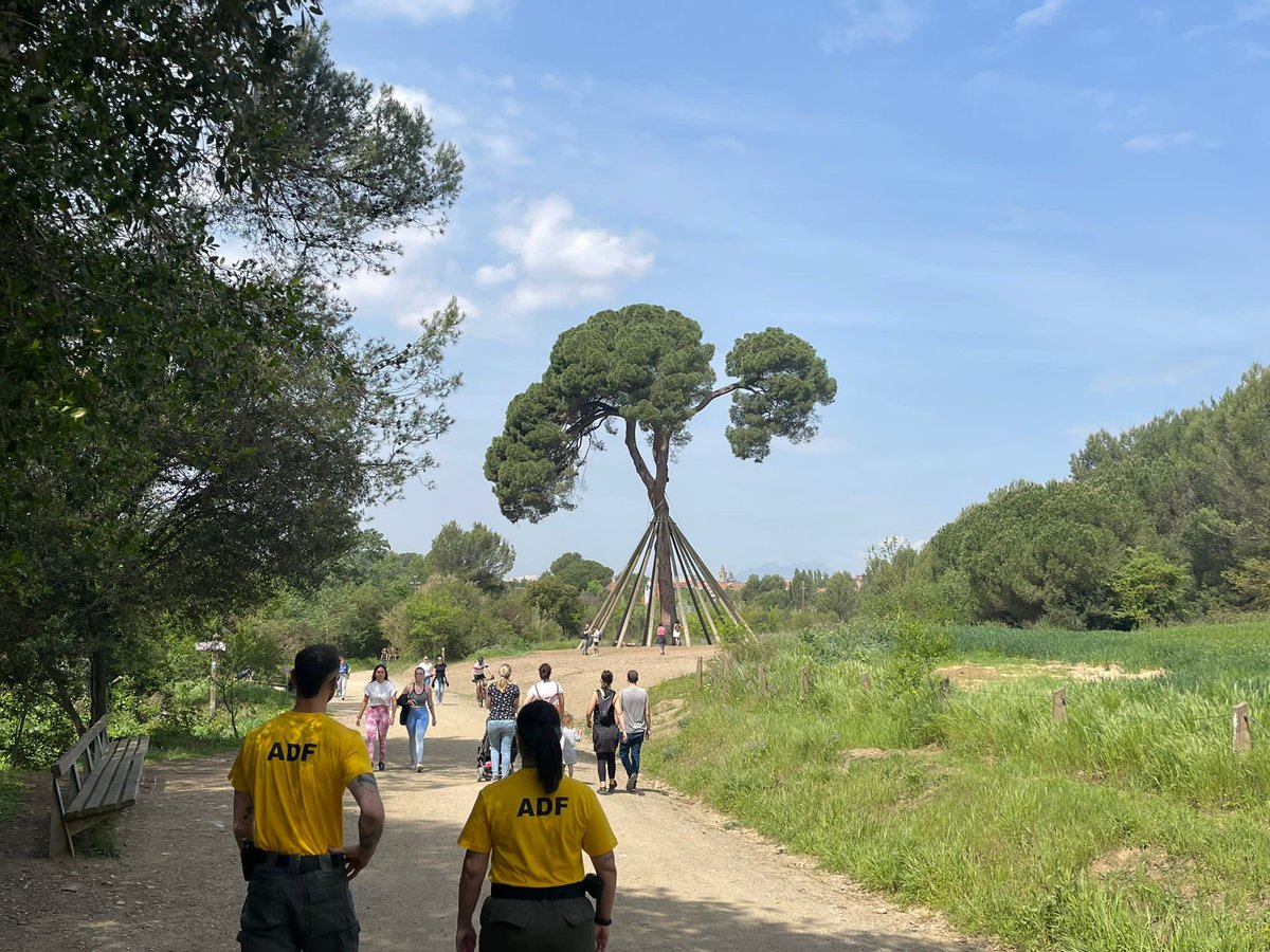 GIEADFSCV's tweet photo. Degut a l’augment de les temperatures, incrementem la vigilància forestal amb un binomi a peu per el parc de Collserola. @parcncollserola @mireiaingla @albagordo @totsantcugat @ajsantcugat @cugatmedia @elCugatenc https://t.co/EwnRRkcq8y