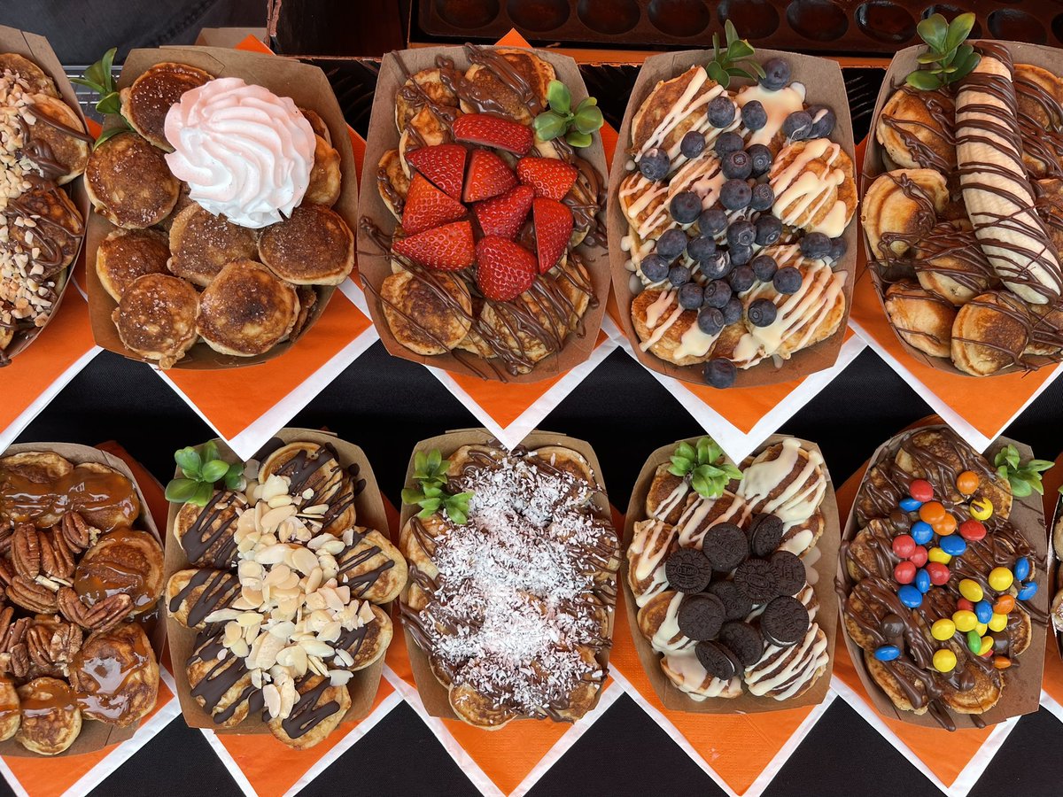 DOYSQ's tweet photo. Sweet tooth? We have plenty of dessert choices for your picnic in the sun 🌞 https://t.co/mH0KmPmF42
