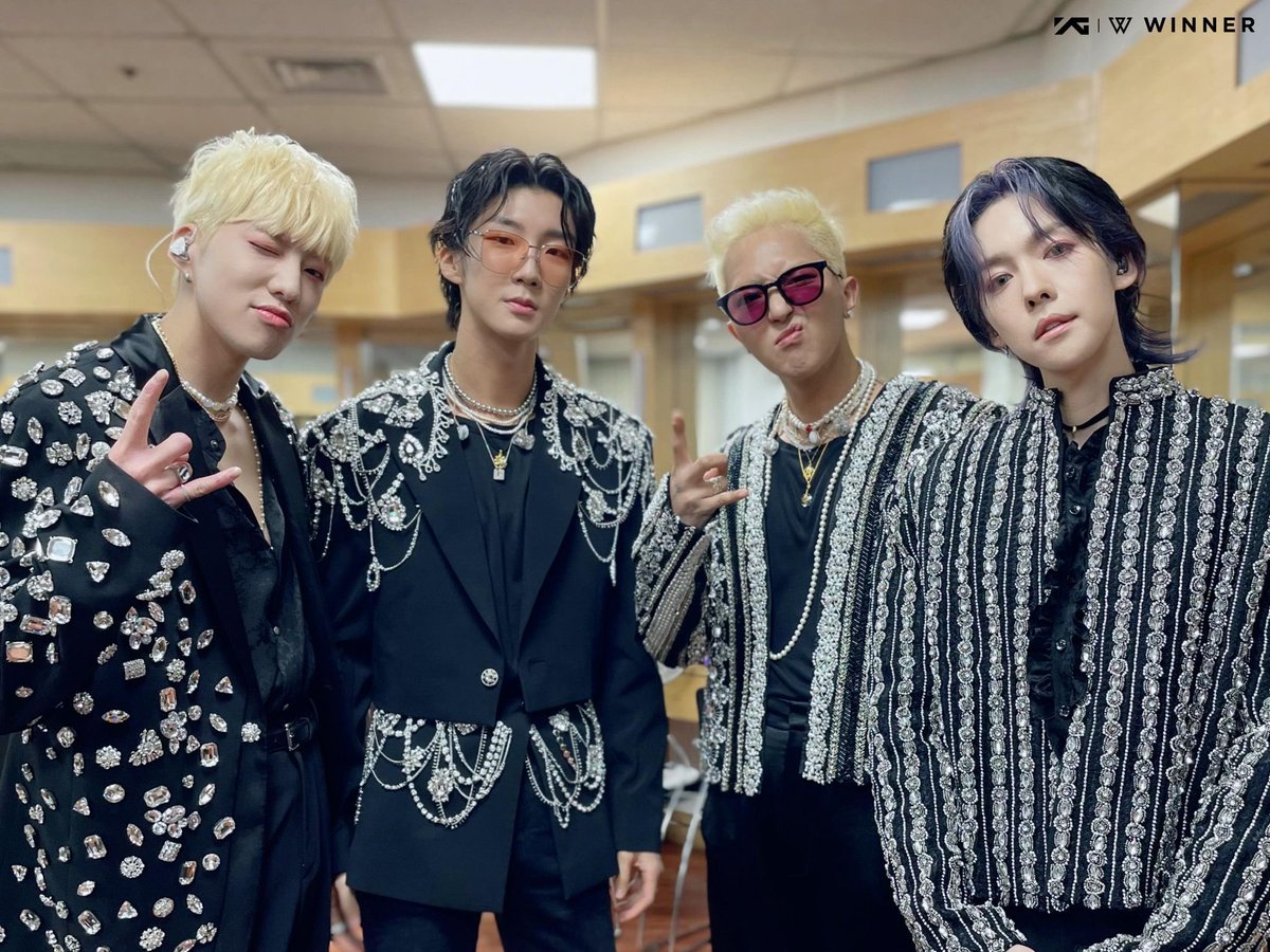 almxnddxx's tweet photo. #THANKYOUWINNER
วันนี้มีความสุขมากจัง ขอบคุณนะ 💙💙💙💙
#WINNER2022Concert https://t.co/c8dhn4qlAc