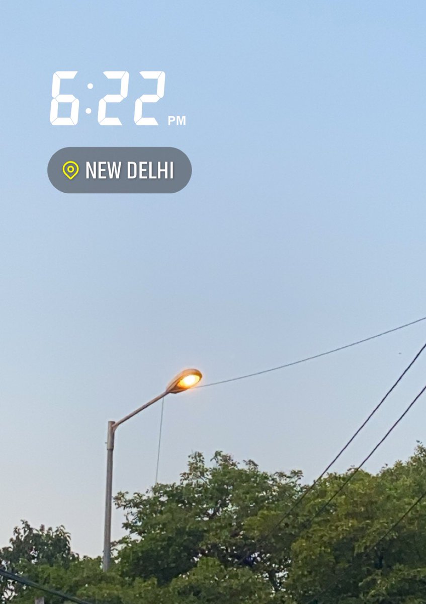 arorariya19's tweet photo. This is how the Delhi Govt is handling coal shortage. @fayedsouza’s news update from yesterday, @SatyendarJain do we need street lights when it’s not dark? What’s your plan? 
#PowerCrisis #CoalShortage #DelhiGovernment #Citylights https://t.co/3cnn6m7IDN