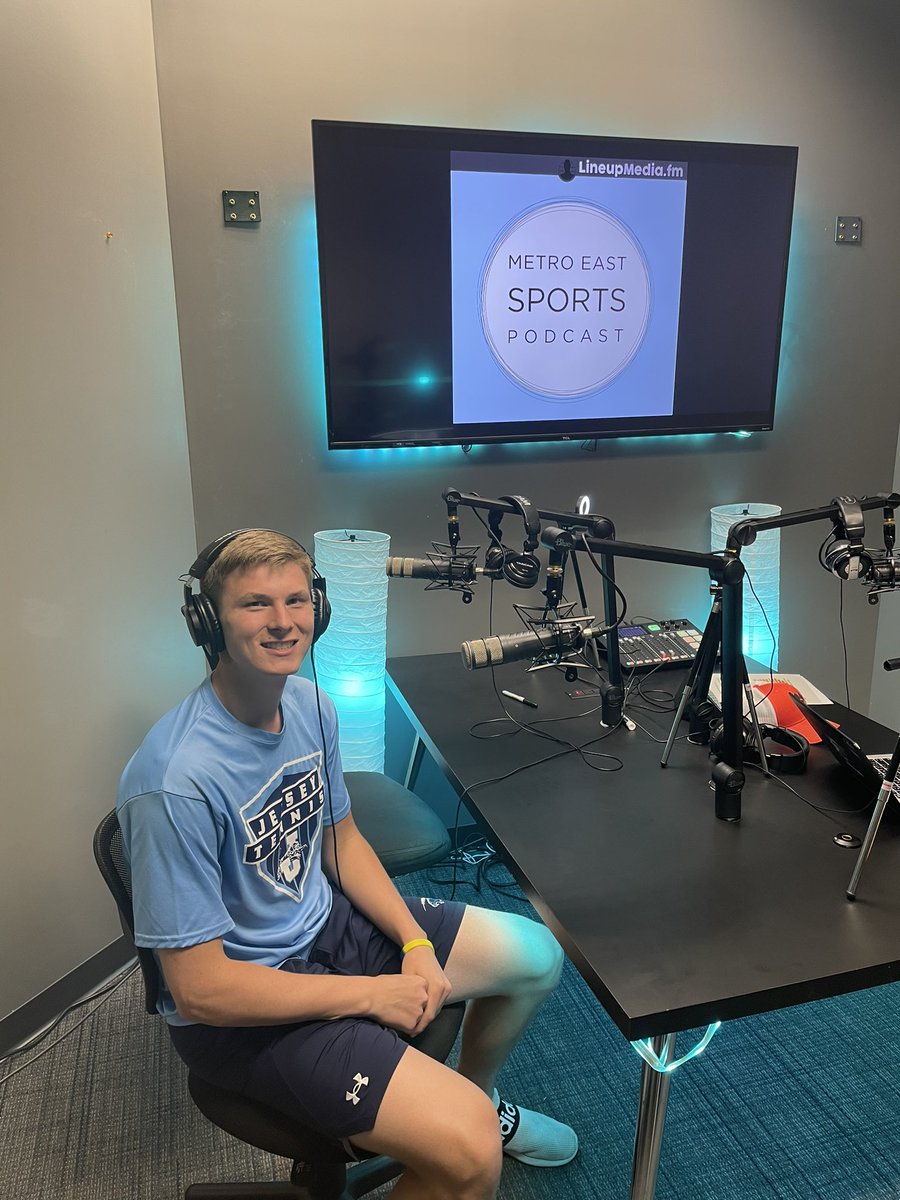 PodcastMetro's tweet photo. Edward Roberts of Jersey is a football, basketball, and tennis star at Jersey CHS, but his best sport might be ski jumping in which he’s nationally ranked! Listen here: https://t.co/H6qQKEom6P. @EdwardRoberts04 @JerseyPantherFB @jerseycusdno100 https://t.co/C9b6GBR1kF