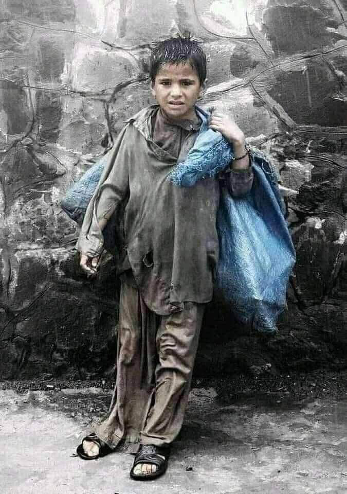 RyhanAnd's tweet photo. لارې د بیوزلو خلکو ډکی دي..
کور ته د اختر سودا د شپې راوړ!
💔😥 https://t.co/9SK3vzvFGG https://t.co/N3BQepw9Nl