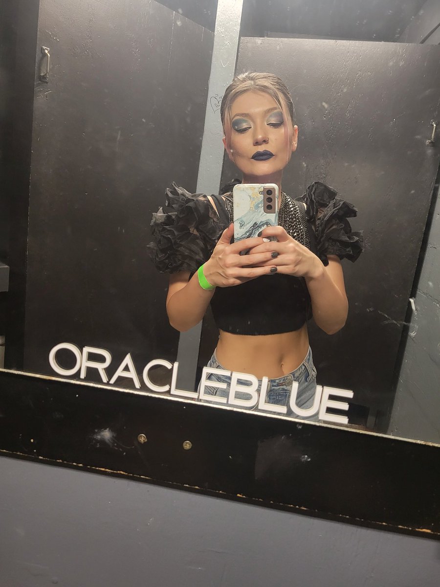 OracleBlueBand's tweet image. Gotta tag the bathroom mirror.