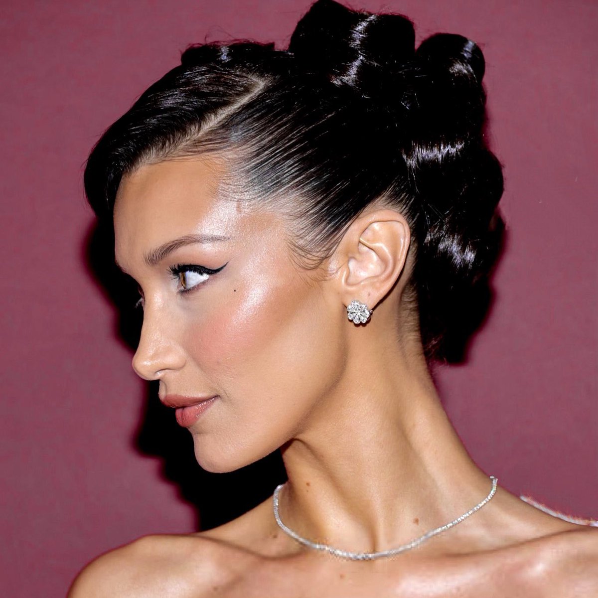 (Not) Bella Hadid. tweet media