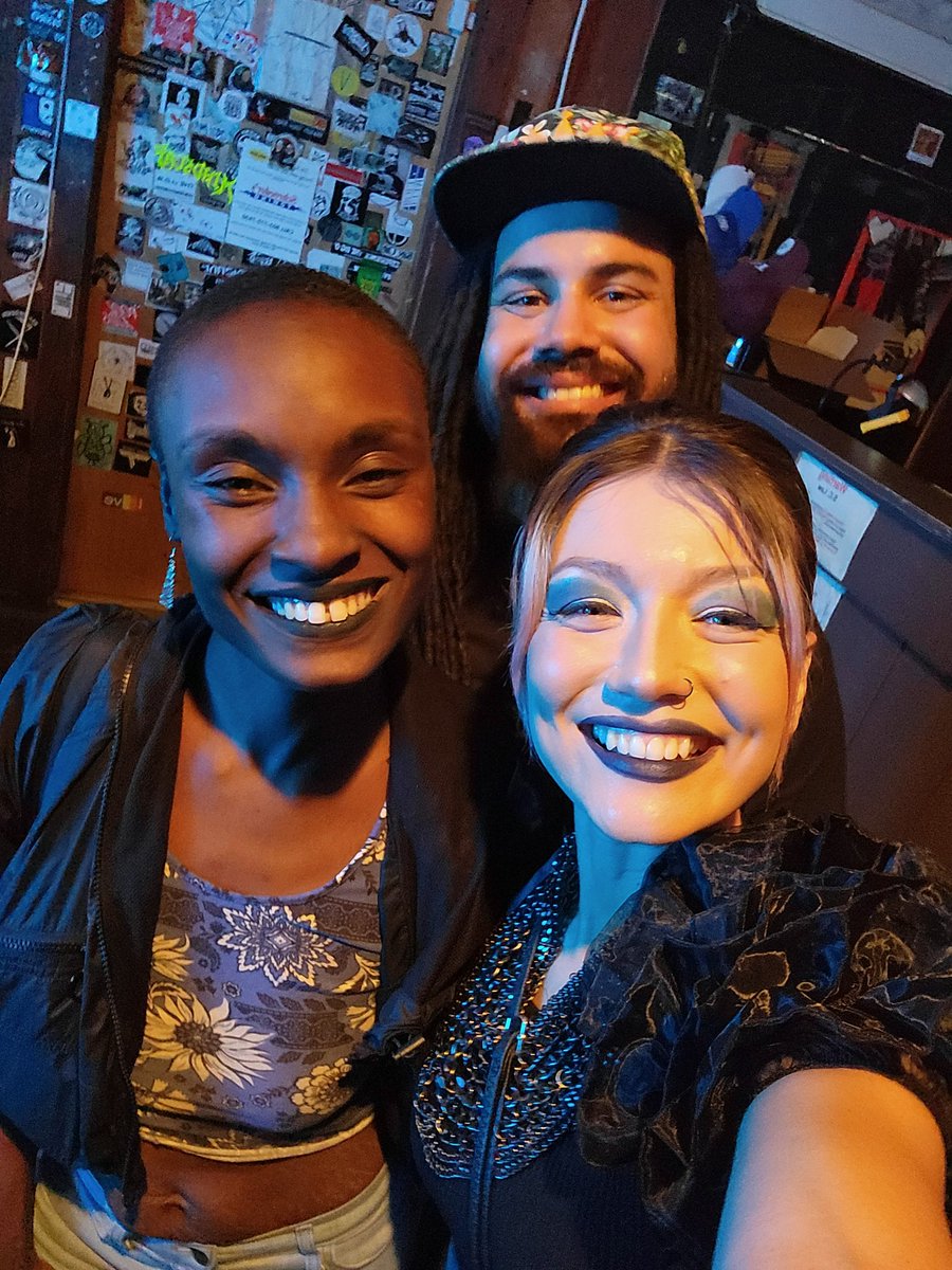 OracleBlueBand's tweet image. So amazing to finally meet @VibingWithCre in person!