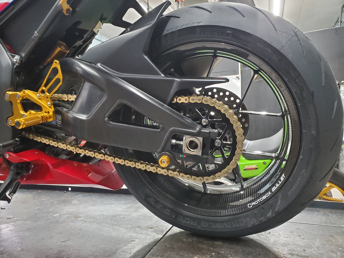 nankaioyama's tweet photo. #CBR1000RR-R
完成致しました👍
カーボンホイールを筆頭に、
各所に人気な、高価なパーツで
仕上がりました👍👍
#ホイール #ROTOBOX #BULLET
#ブレーキディスク
#SUNSTAR #WorksExpand
#ブレーキホース
#GOODRIDGE #buildaline
#バックステップ #babyface 
#チタンボルト #βTITANIUM 
#バイクが好きだ https://t.co/eM1CDl6OkN