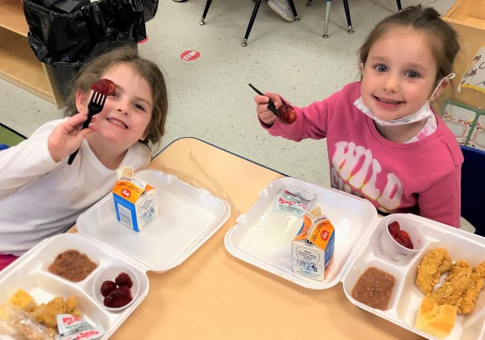LCSMoves's tweet photo. 🍓Strawberry Time! We’re thankful to enjoy our own LouAllen's Farm Strawberries in our lunchrooms these next few weeks. Thank you Alabama Farm to School and Farm Food Collaborative! #ourcountyourfuture #lcsmoves #farmtoschool #farmfoodcollaborative https://t.co/qZfUsWCWmx
