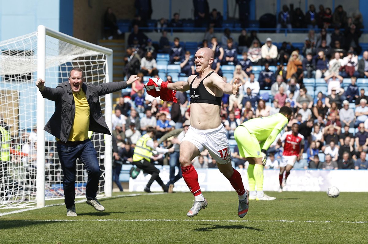 RotherhamUnited's tweet photo. 📸 | 𝙎𝙩. 𝙂𝙚𝙤𝙧𝙜𝙞𝙚'𝙨 𝘿𝙖𝙮 

#rufc | #ForeverTogetherForeverProud https://t.co/sv8E6iAfmi