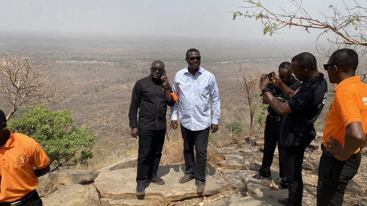 RMills655's tweet photo. Gambaga scarp, with my fellow crusaders. https://t.co/Ko2BNC752R