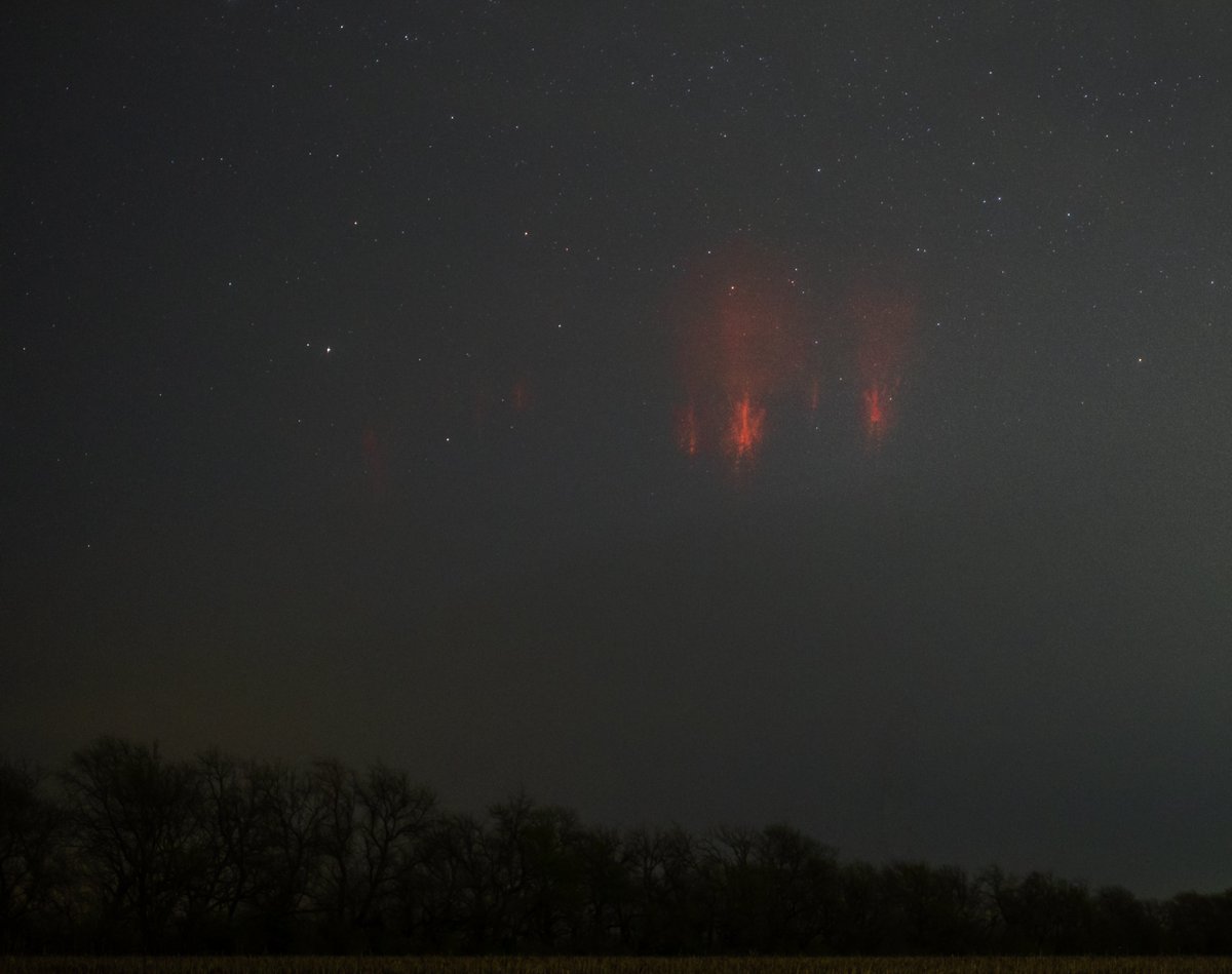 aaronjayjack's tweet photo. Beautiful red sprite seen last night from just east of Andover, KS looking to the NE. Big storm complex over Missouri was producing many sprites. #kswx https://t.co/hDXfqUowgx