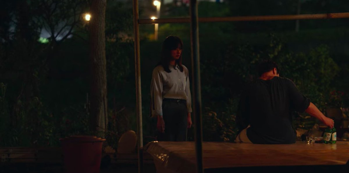 midnight_oat's tweet photo. #MyLiberationNotes
The use of flowers, distance, and lines as the metaphor for Mijeong &amp; Mr. Gu's relationship is impressive. Flowers symbolize a great change/beginning, distance portrays the dynamics and lines for boundaries
–thread 🧵 https://t.co/FuH0xTwkRj