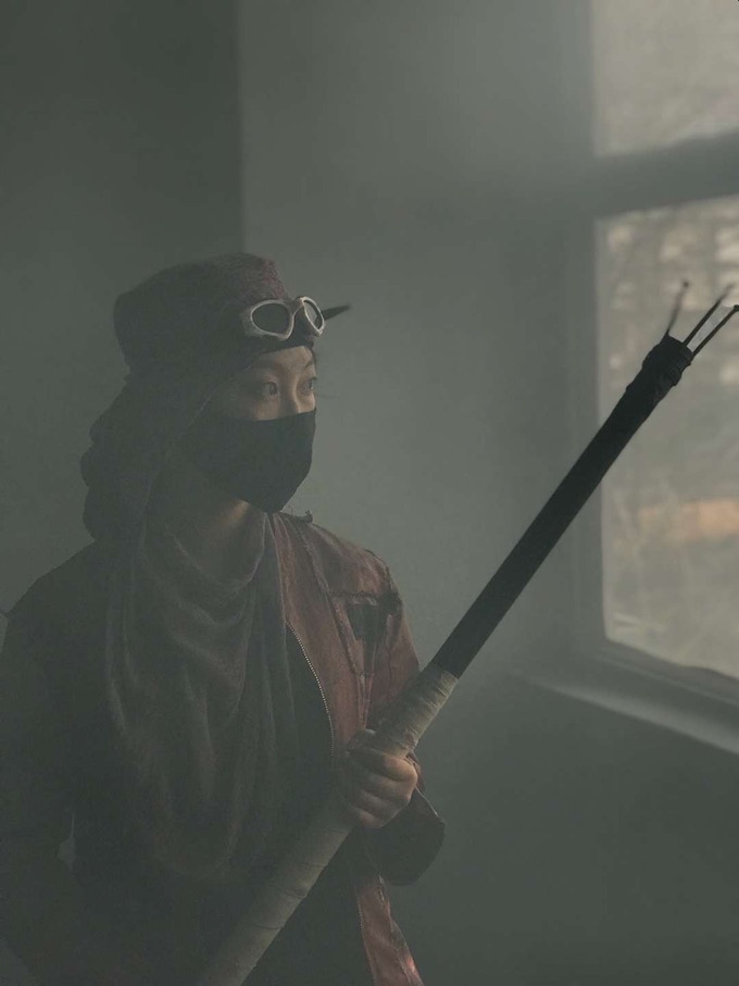 BloodLungsFilm's tweet photo. The blood bugs running around in Blood Lungs love cold dark places, and inside your lungs is the preferred spot. Keeping a mask on is important but so is a weapon to bash them. What's your weapon of choice?
#scifi #creature #bloodlungs #masks #tv #bloodbug #survive #fightthesmog https://t.co/dR4OKNoiVA