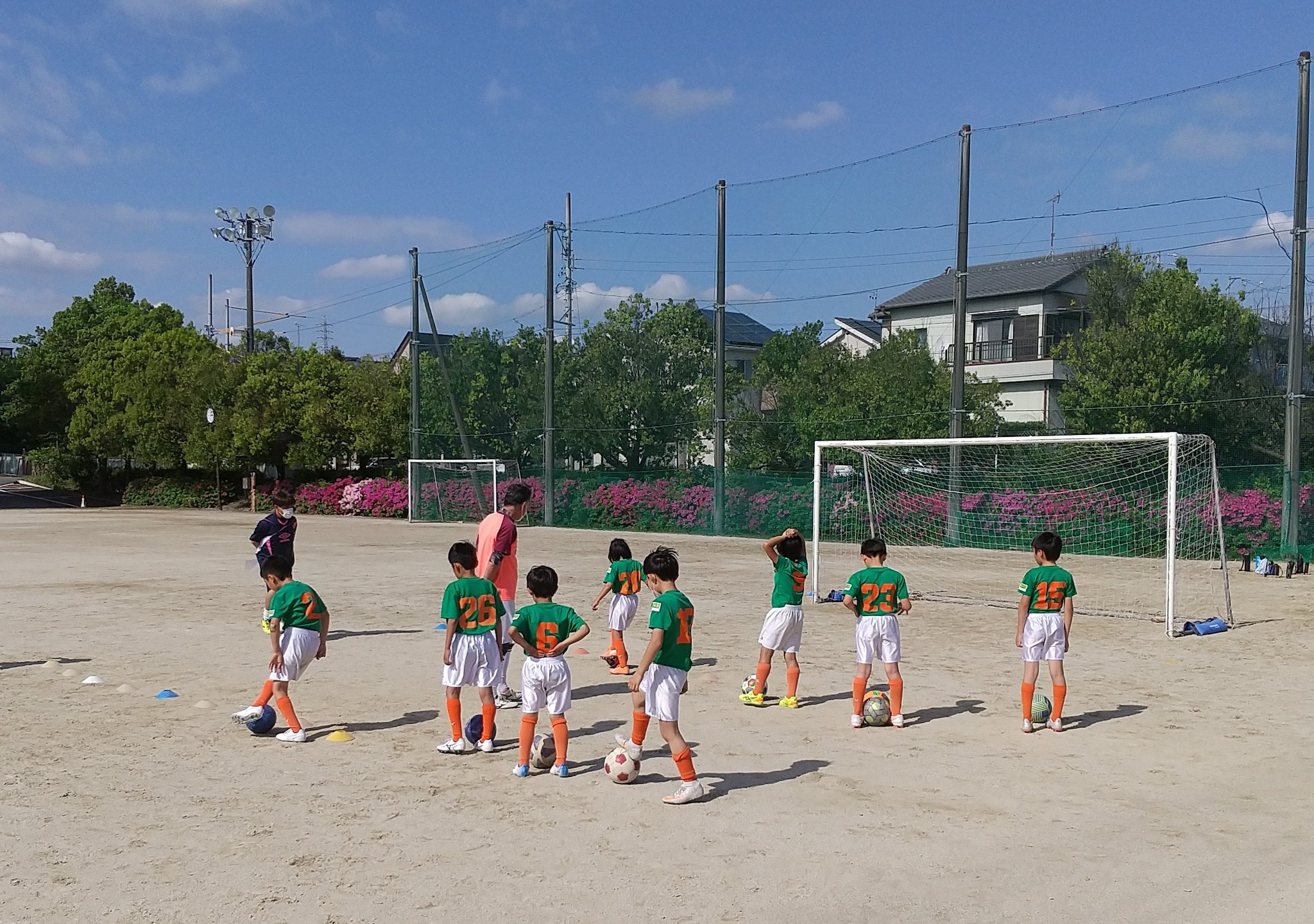 大府サッカースポーツ少年団 Gwらしい爽やかな今日の 大府サッカースポーツ少年団 活動も無事終了 高学年のドリブル練習 低学年のインサイドキックパス練習から1コマずつ 大府 小学生 サッカー 少年サッカー スポーツ少年団 団員募集中