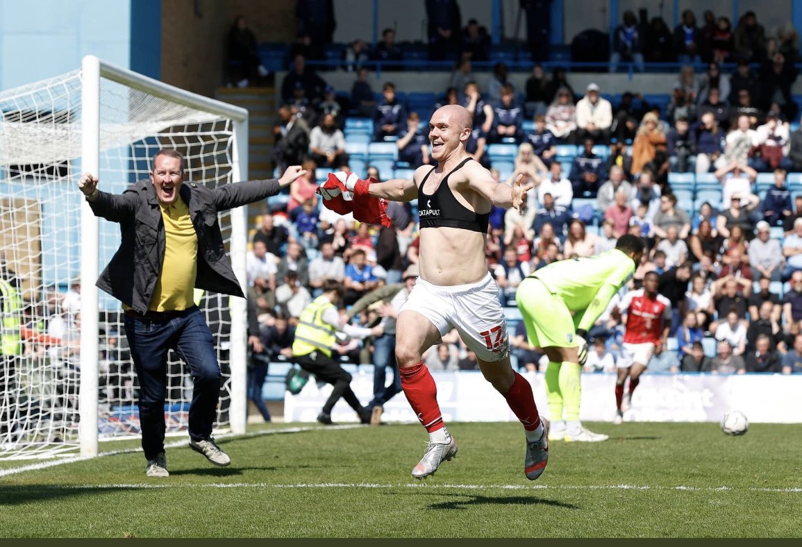 StephenFolan's tweet image. What a guy 👏👏👏👏 @Georgiekelly161