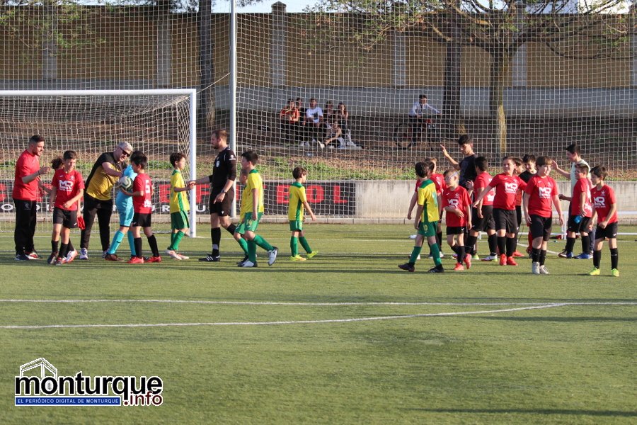 El #CDMonturk finaliza la liga 2021/2022 #Benjamín frente al #CDApedem

Más #Información en nuestro #periódico 🗞: monturque.info/el-cd-monturk-…
#MonturqueInfo 📰