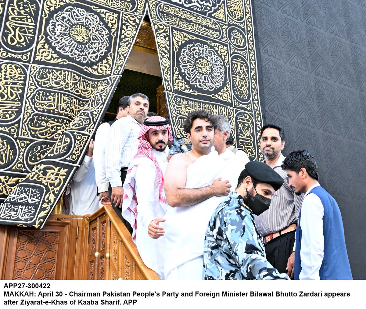MaimoonaAS's tweet photo. MAKKAH: April 30 - Chairman Pakistan People's Party and Foreign Minister Bilawal Bhutto Zardari appears after Ziyarat-e-Khas of Kaaba Sharif during performing Umrah. APP https://t.co/ZjvuM7Q0XY