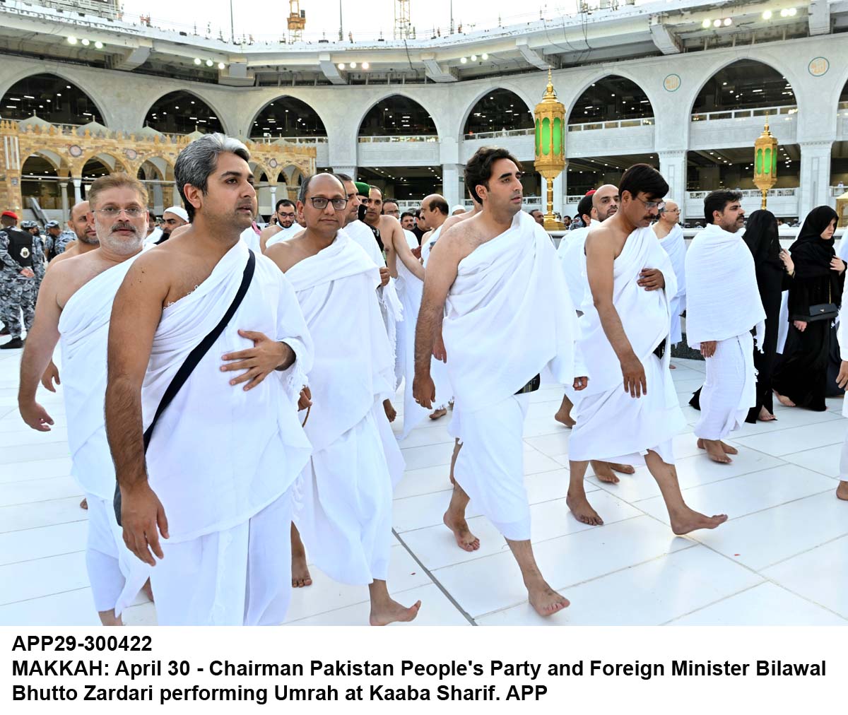 MaimoonaAS's tweet photo. MAKKAH: April 30 - Chairman Pakistan People's Party and Foreign Minister Bilawal Bhutto Zardari appears after Ziyarat-e-Khas of Kaaba Sharif during performing Umrah. APP https://t.co/ZjvuM7Q0XY