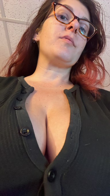 In living color&hellip; live at https://t.co/ZYnlNsWpVs on @chaturbate  Come tip to show your love! https://t