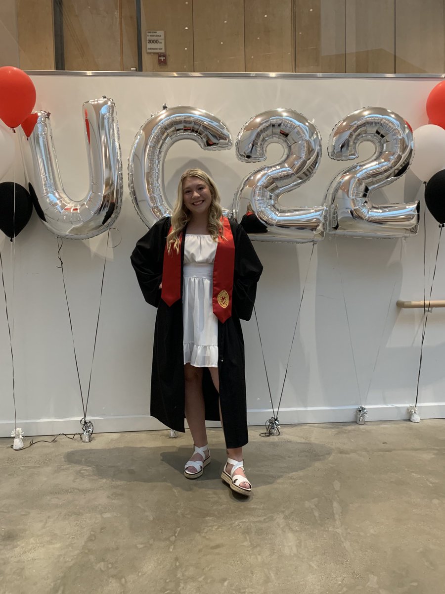 CLayta9's tweet photo. We have a UC Bearcat graduate in the family! Congratulations ⁦@laytart_mia⁩ - we’re so proud of you ❤️❤️👩‍🎓🎓 https://t.co/LoBmuGm9FV