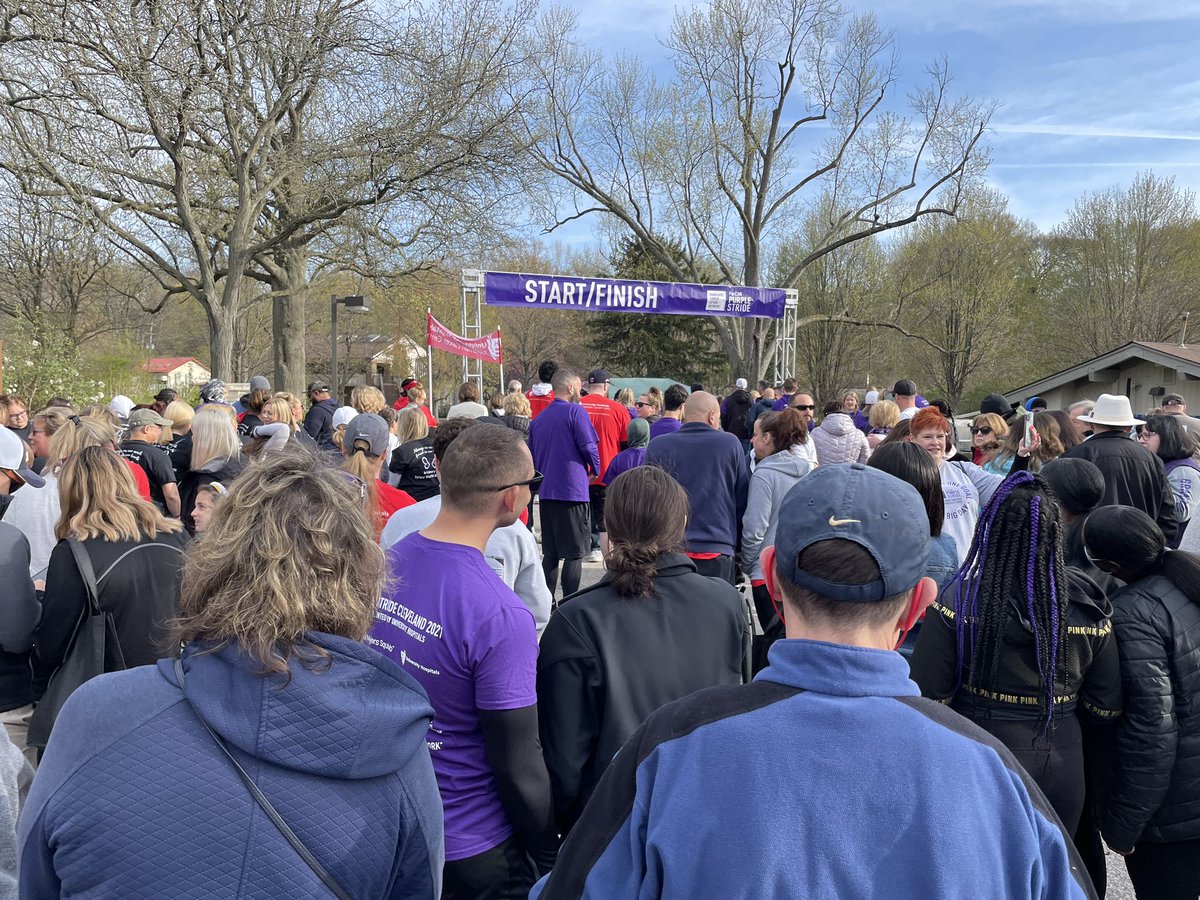 A great morning at #PurpleStride with @JordanMWinterMD @MehrdadZarei15 @omidhhassani @winterlab8 @UHSurgOncology and @janelpaukovits. Now, back to the lab to treat the mice #PancreaticCancerResearch