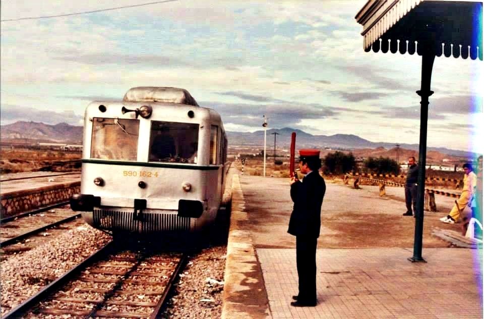 VueltadelTrenBz's tweet photo. El cierre de líneas férreas de 1985 en Sur Este Norte Oeste del país fue el mayor error en infraestructuras de nuestra historia. Gobierno de España @mitmagob no lo repitas, apuesta por el #tren normal
31/12/1984-30/4/2022 #13623díassintren #Guadix #Baza #Almanzora #Lorca https://t.co/6KRWXCqgFS