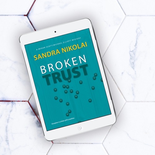 SandraNikolai's tweet photo. Hotel rooms often come with perks.
A corpse isn’t one of them.
BROKEN TRUST
#murder #mystery #suspense 
#Kindle #Kobo #Apple #Nook 
Universal link: https://t.co/MYHSTVKV42 https://t.co/iri8pJSdTj